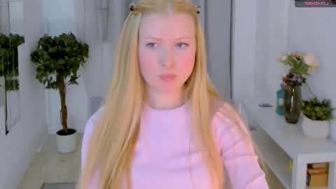 Snapshot of laly_peach chatting on October 7, 2025, 4:48 pm Laly online show from October 7, 2025, 4:48 pm