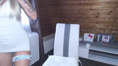 LaMadrina006 online show from November 17, 2025, 8:42 am