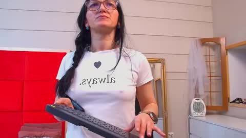 LanaBanner online show from April 19, 2026, 4:34 am