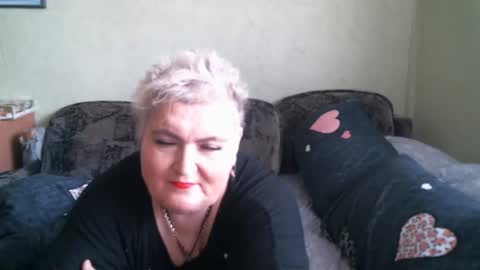 lanacat555 online show from April 7, 2026, 8:59 am