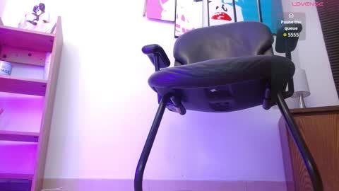 Alana Garcia  online show from October 17, 2025, 11:35 am