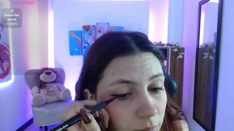 Alana Garcia  online show from December 5, 2025, 11:41 am