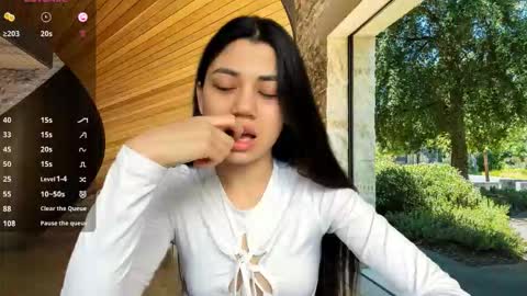 Lana online show from October 2, 2025, 11:06 am