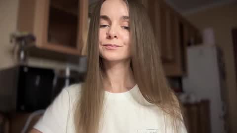 Snapshot of lanaloulou chatting on December 9, 2024, 2:24 am Lana online show from December 9, 2024, 2:24 am