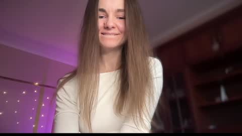 Snapshot of lanaloulou chatting on January 1, 2025, 6:26 am Lana online show from January 1, 2025, 6:26 am