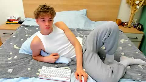 Snapshot of lanny_fandi chatting on December 17, 2024, 5:29 am Fandi online show from December 17, 2024, 5:29 am