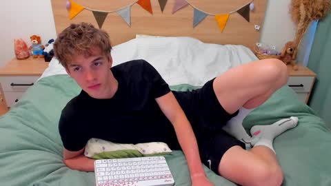 Fandi online show from April 3, 2026, 2:04 pm