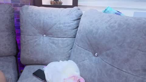 lara_as online show from June 3, 2026, 1:36 pm