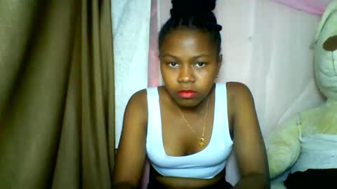 Snapshot of lara_belle chatting on May 20, 2026, 2:34 pm lara_belle online show from May 20, 2026, 2:34 pm
