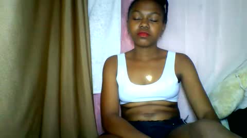 Snapshot of lara_belle chatting on May 21, 2026, 2:57 pm lara_belle online show from May 21, 2026, 2:57 pm