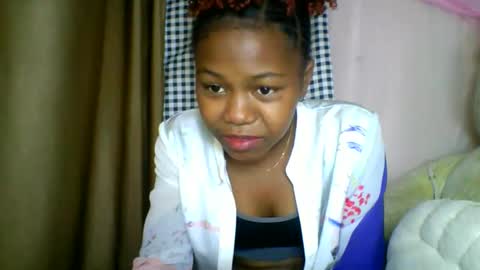 Snapshot of lara_belle chatting on May 28, 2026, 4:32 am lara_belle online show from May 28, 2026, 4:32 am