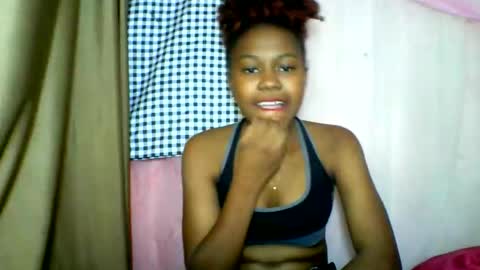 Snapshot of lara_belle chatting on May 28, 2026, 4:48 pm lara_belle online show from May 28, 2026, 4:48 pm