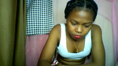 Snapshot of lara_belle chatting on June 3, 2026, 7:19 pm lara_belle online show from June 3, 2026, 7:19 pm