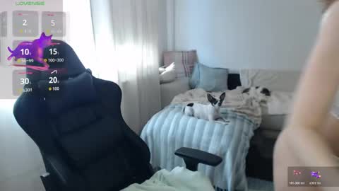Snapshot of lara_c_rau chatting on June 7, 2026, 3:27 pm Lara online show from June 7, 2026, 3:27 pm