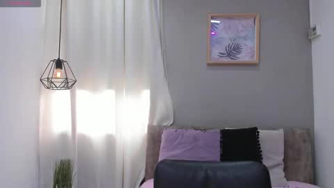      700  200   online show from December 5, 2025, 7:43 pm