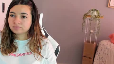 Lara online show from June 15, 2026, 4:31 pm