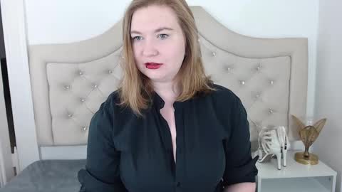 LaraFlirt online show from December 4, 2024, 7:01 pm