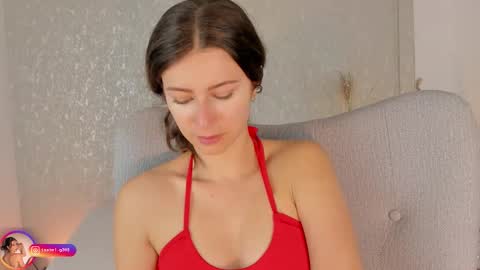 Lara  online show from November 1, 2025, 1:46 pm