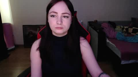 Laralianna online show from April 15, 2026, 7:48 am