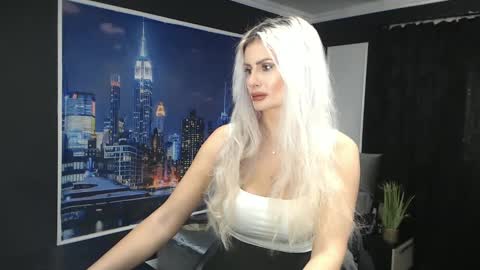 Snapshot of laras_moans chatting on December 14, 2024, 8:23 am laras_moans online show from December 14, 2024, 8:23 am