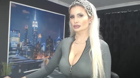 Snapshot of laras_moans chatting on December 29, 2024, 9:06 am laras_moans online show from December 29, 2024, 9:06 am