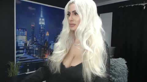 Snapshot of laras_moans chatting on January 11, 2025, 8:11 am laras_moans online show from January 11, 2025, 8:11 am