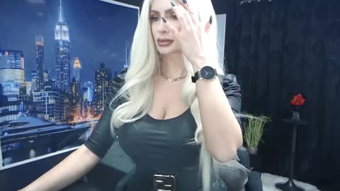 Snapshot of laras_moans chatting on February 5, 2025, 7:50 am laras_moans online show from February 5, 2025, 7:50 am