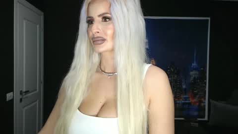 Snapshot of laras_moans chatting on February 21, 2025, 8:29 am laras_moans online show from February 21, 2025, 8:29 am