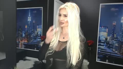 Snapshot of laras_moans chatting on March 2, 2025, 11:18 am laras_moans online show from March 2, 2025, 11:18 am