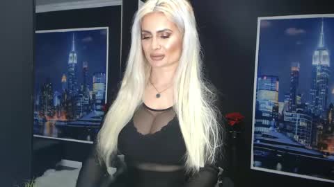 Snapshot of laras_moans chatting on March 2, 2025, 2:21 pm laras_moans online show from March 2, 2025, 2:21 pm