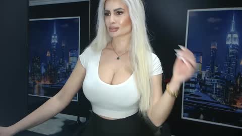 Snapshot of laras_moans chatting on March 3, 2025, 6:48 am laras_moans online show from March 3, 2025, 6:48 am