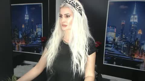 Snapshot of laras_moans chatting on March 6, 2025, 8:52 am laras_moans online show from March 6, 2025, 8:52 am