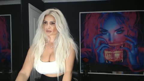 Snapshot of laras_moans chatting on September 12, 2025, 10:37 am laras_moans online show from September 12, 2025, 10:37 am