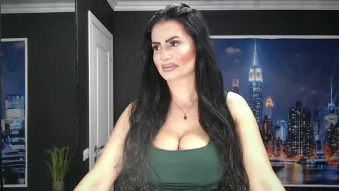 laras_moans online show from June 10, 2026, 10:25 am