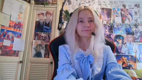 Snapshot of lareeconole chatting on April 7, 2026, 10:59 am Sivilia online show from April 7, 2026, 10:59 am