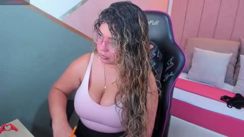 Snapshot of laris_park chatting on January 28, 2025, 11:39 pm laris_park online show from January 28, 2025, 11:39 pm