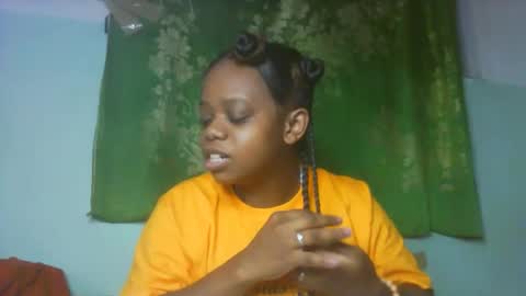 larissa645771 online show from February 16, 2026, 8:27 pm