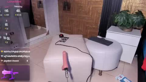 Snapshot of larossx chatting on May 25, 2026, 8:37 pm online show from May 25, 2026, 8:37 pm