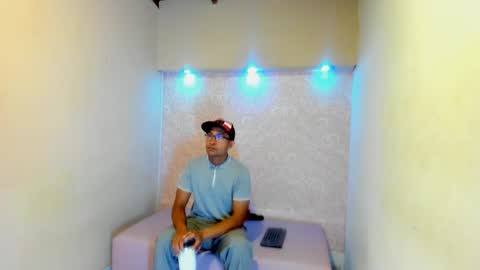 Snapshot of larry_vito chatting on January 10, 2026, 12:29 pm LARRY online show from January 10, 2026, 12:29 pm