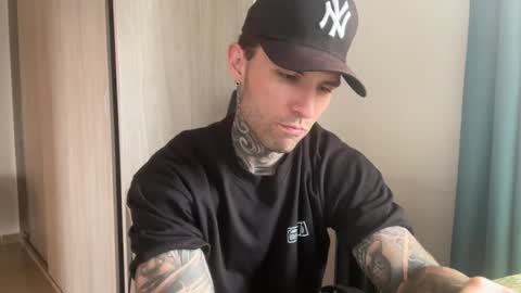 larsskeet online show from June 25, 2026, 6:01 pm