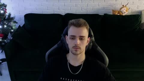 Snapshot of larstar01 chatting on December 15, 2024, 1:57 am Lars online show from December 15, 2024, 1:57 am