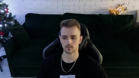 Snapshot of larstar01 chatting on December 18, 2024, 1:37 am Lars online show from December 18, 2024, 1:37 am