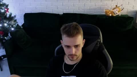 Snapshot of larstar01 chatting on December 19, 2024, 2:56 am Lars online show from December 19, 2024, 2:56 am