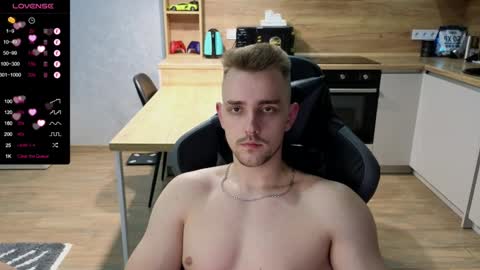 Snapshot of larstar01 chatting on January 22, 2025, 10:15 pm Lars online show from January 22, 2025, 10:15 pm