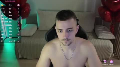 Snapshot of larstar01 chatting on October 5, 2025, 8:07 pm Lars online show from October 5, 2025, 8:07 pm