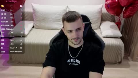 Snapshot of larstar01 chatting on November 18, 2025, 9:19 pm Lars online show from November 18, 2025, 9:19 pm