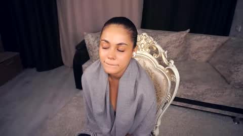 Snapshot of lashonsineath chatting on November 6, 2025, 7:09 am Hey guys Welcome to my room today is my first day here I hope I like everything here online show from November 6, 2025, 7:09 am