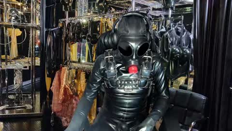 latexlover202 online show from February 5, 2025, 11:28 pm
