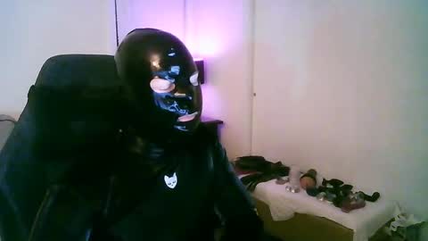 Snapshot of latexminheadroom chatting on October 15, 2025, 2:22 am latexminheadroom online show from October 15, 2025, 2:22 am