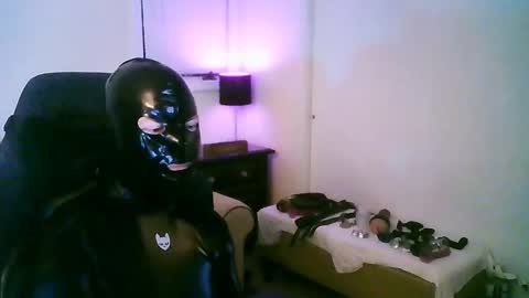 Snapshot of latexminheadroom chatting on October 17, 2025, 2:04 am latexminheadroom online show from October 17, 2025, 2:04 am